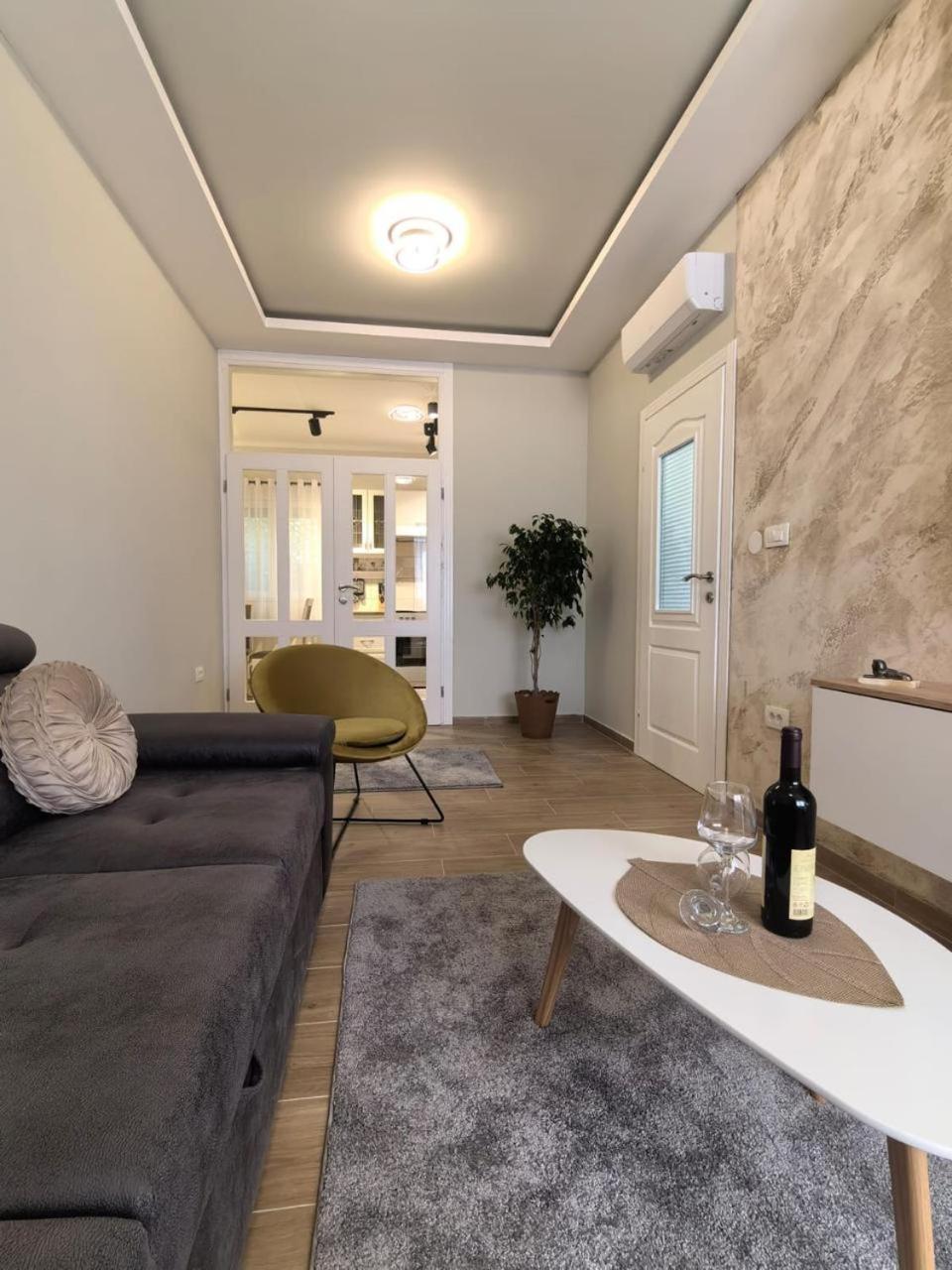Sunny Hill - Parking - Fenced Garden - Luxury Loft Apartman Kotor Kültér fotó
